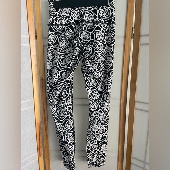 RARE FIND! Lululemon Wunder Under Luxtreme 7/8 - Picture 4 of 6